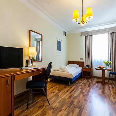 Hotel Monopol - Central Station-2