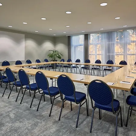 Courtyard By Marriott Dortmund-3