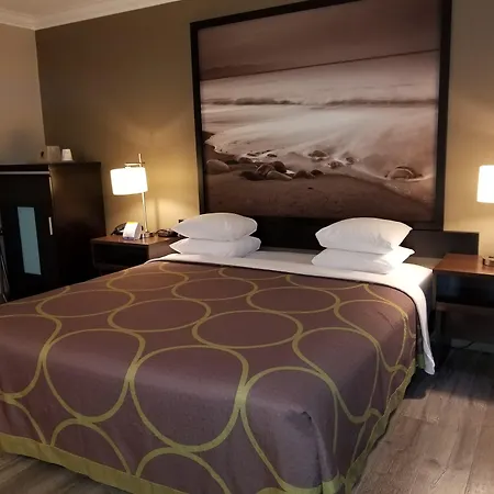 Super 8 By Wyndham Los Angeles-Culver City Area-2