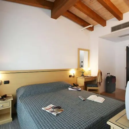 Hotel Mary-3
