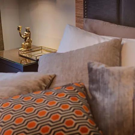 Intown Luxury House-2