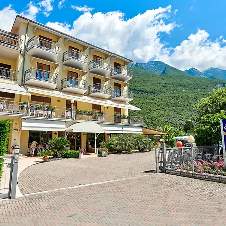 Eco Hotel Benacus-3