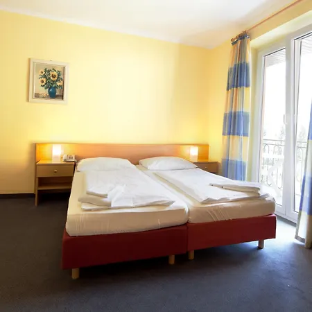 Euro Youth Hotel & Krone-2