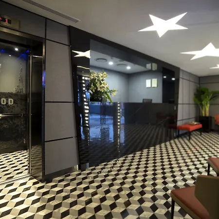 Hotel 81 Premier Hollywood-3