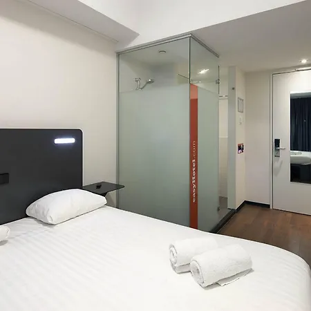 Easyhotel Rotterdam City Centre-3