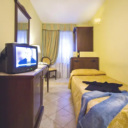 Hotel Tuscolana-2