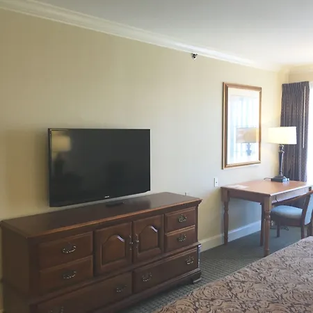 Cow Hollow Inn And Suites-2