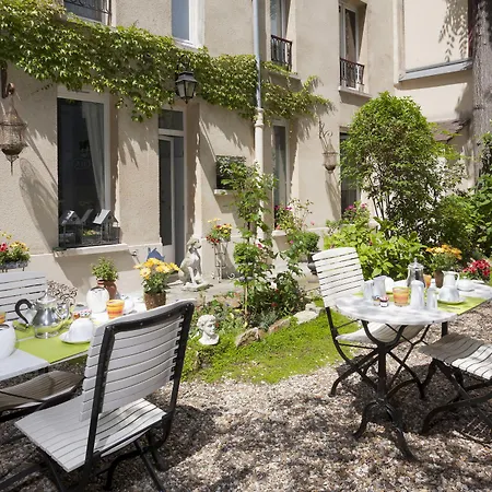 Hotel De L'Avre-3