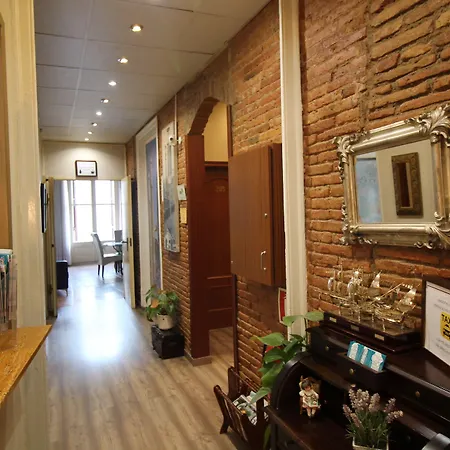 Hostal Orleans-3