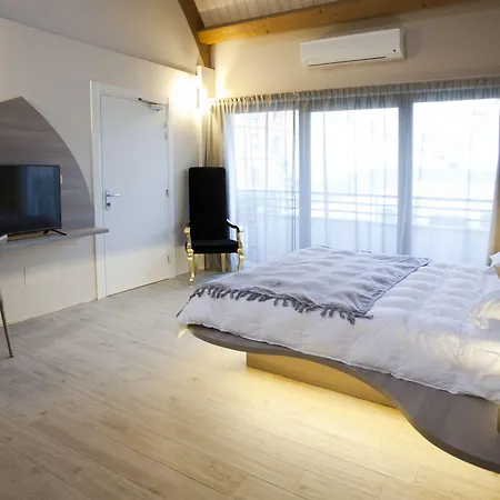 Hotel Seven Rooms-3