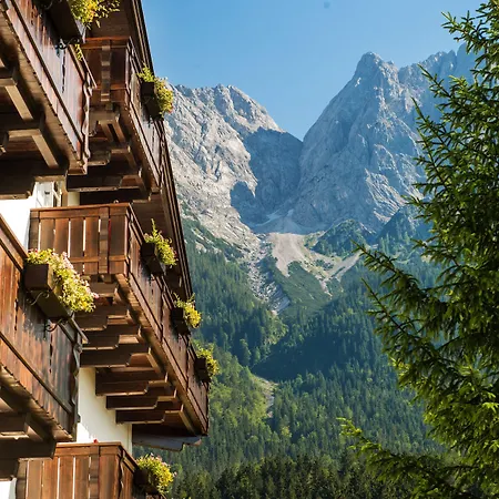 Bayern Resort Hotel - Adults only - mit Zugspitzblick - Eibsee-Nähe - Wellnessbereich - Naturpool im Sommer-3