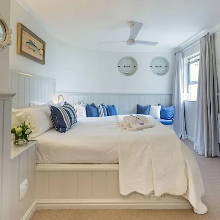 Ocean Watch Guest House-2