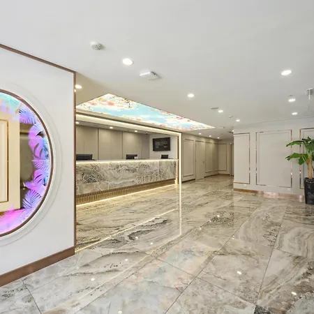 Hotel 81 Palace - NEWLY RENOVATED-3