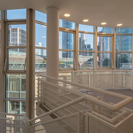 Hilton Garden Inn Frankfurt City Centre-3