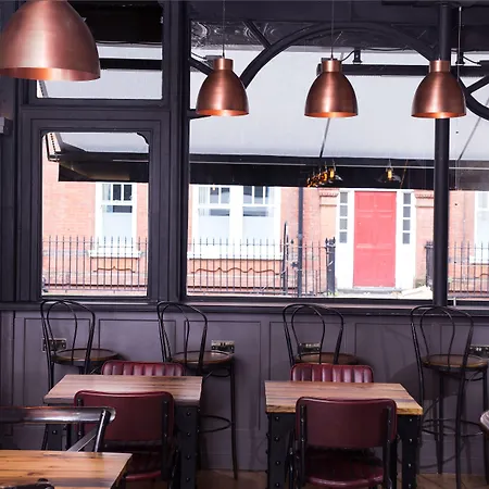 The Grafton Arms Pub & Rooms-3
