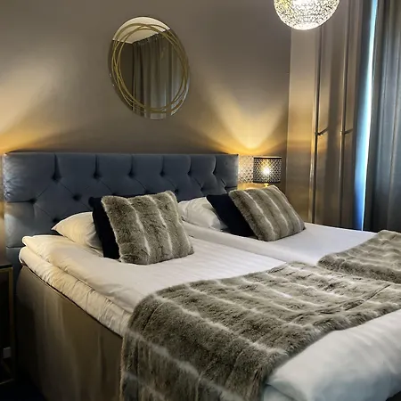 Hotel Golden Circle Suites-3