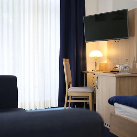 Hotel Pilar Garni-3