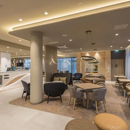 Hampton By Hilton Frankfurt Airport-2