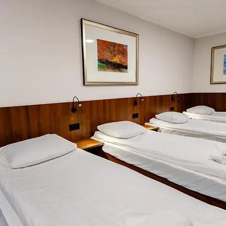 Noclegi Hit Rooms & Apartments-3