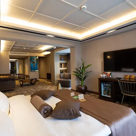 Tonight Hotel Port-2