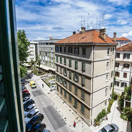 Riva Palace - Design Rooms-3