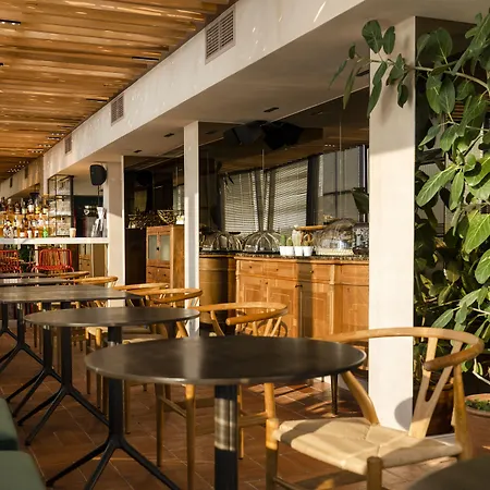 L'Avventura Athens-2