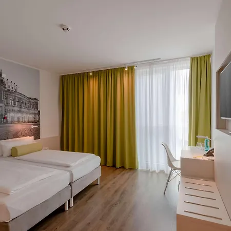Super 8 By Wyndham Dresden-2