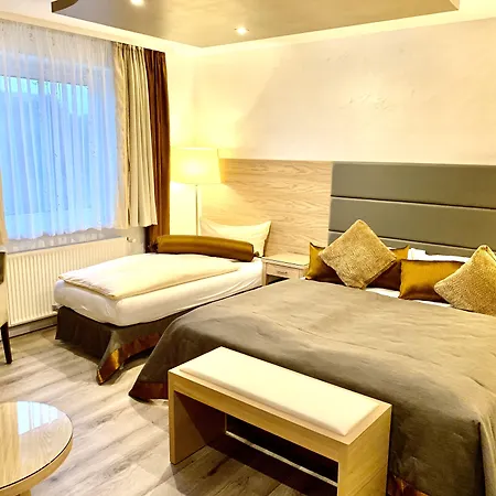 Boutique Hotel Goldene Henne-2