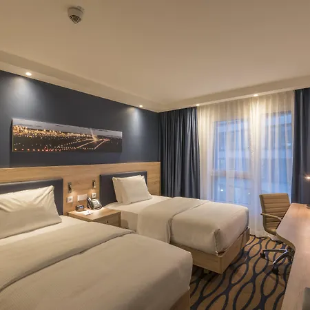 Hampton By Hilton Munich City North-3