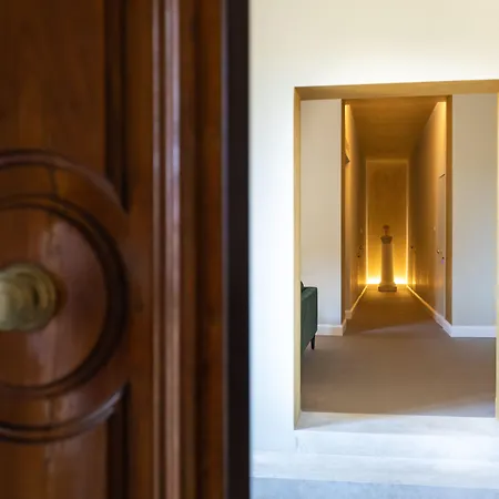 Domus 21 Luxury Suites-3