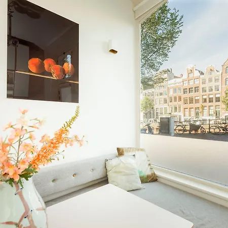 The Red Ox - Super Central Canal View Rooms-2