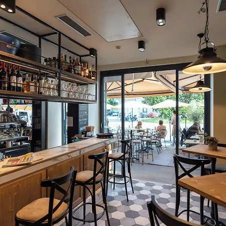 Seven Town House Boutique Hotel-3