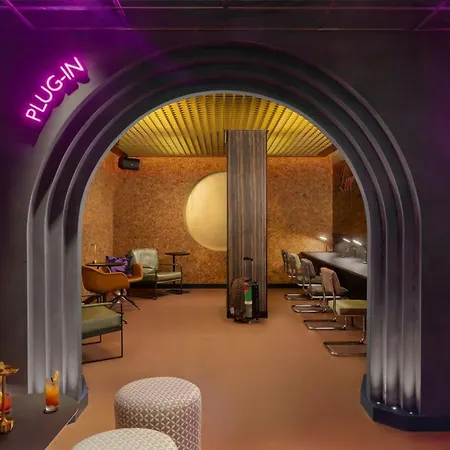 Moxy London Piccadilly Circus-2