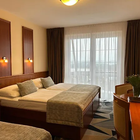Primavera Hotel & Congress Centre-3