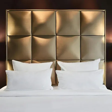 Roomers Frankfurt Central, Autograph Collection-3