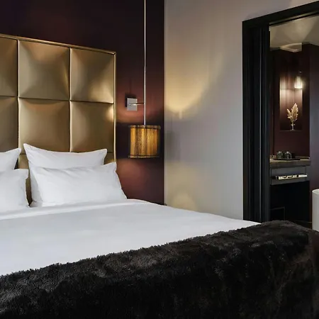 Roomers Frankfurt Central, Autograph Collection-2