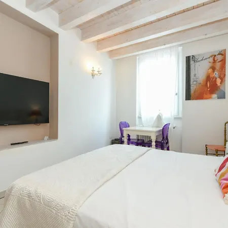 Le Reve - Lake View Rooms-2