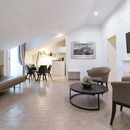 Montenapoleone Suites-2