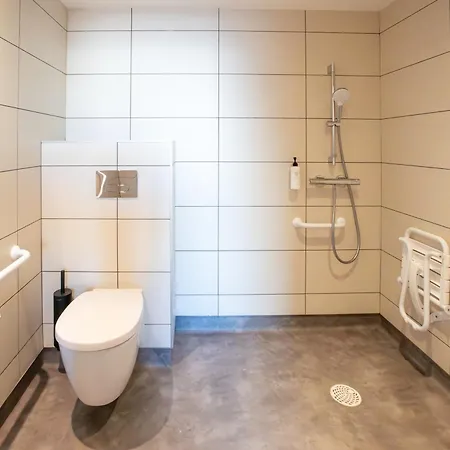 Easyhotel Marseille Euromed-3