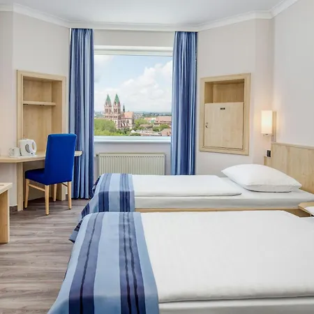 Hotel Freiburg City Center By Leonardo Hotels-3