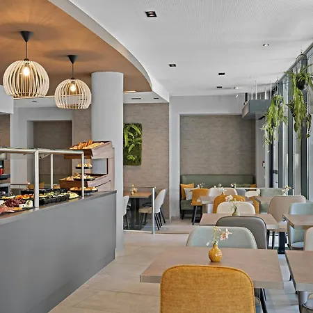 Leonardo Hotel Salzburg City Center-3