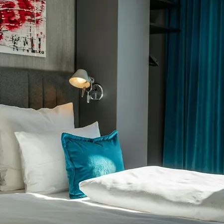 Motel One Berlin Mitte-3
