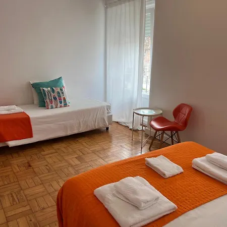 Alvalade II Airport Guest House-3