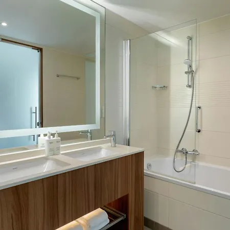 Courtyard By Marriott Amsterdam-2