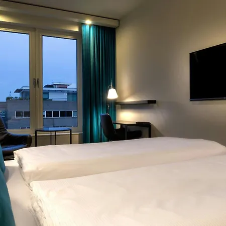 Motel One Amsterdam-Waterlooplein-2