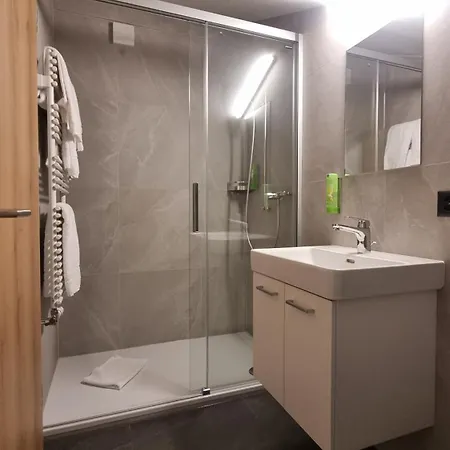 Hotel Les Amis-2