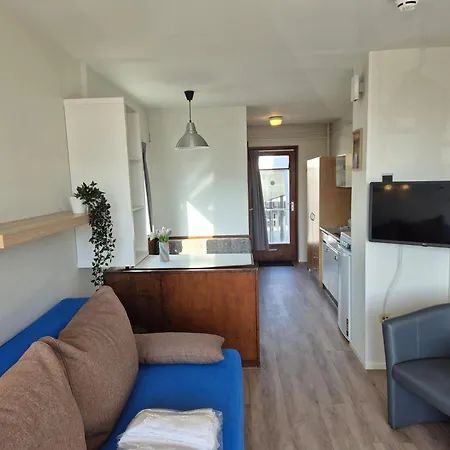 Marx Motel-3