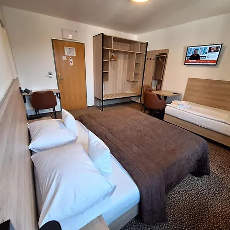 Hotel Avion-2