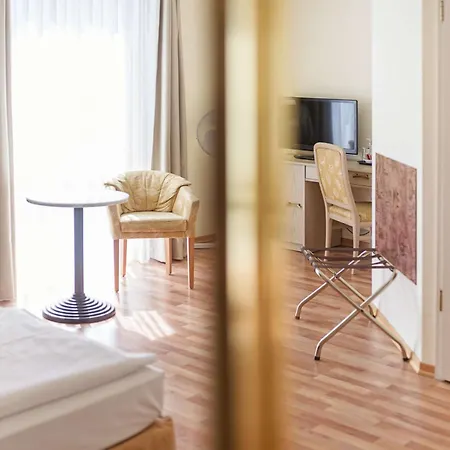 Hotel am Schloß Köpenick by Golden Tulip-3