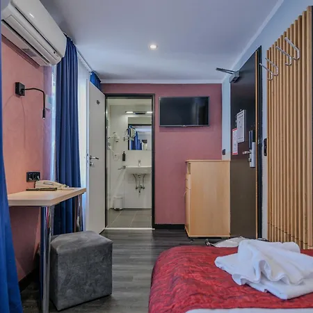Ramada By Wyndham Frankfurt Central Station-2